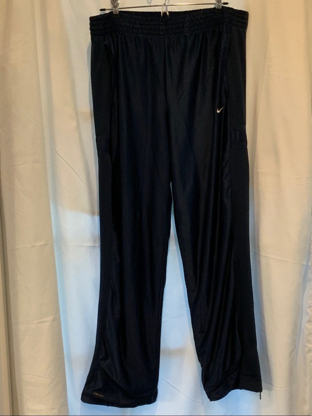 Nike Men’s Black Athletic Jogger Pants with Small Swoosh